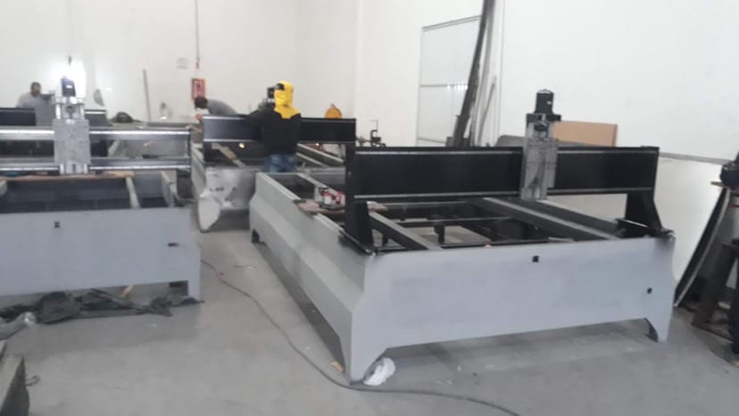 Fábrica Mekatronis — Múltiplas Máquinas