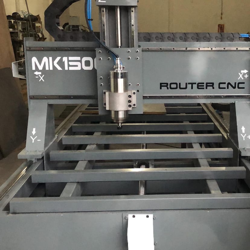 MK1500 — Router CNC com Eixo Z